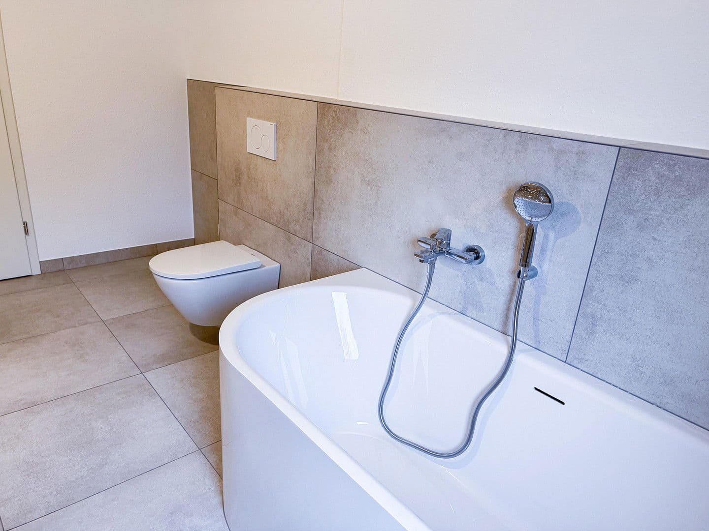 Pronájem bytu 3+1 115 m², Groß-Gerau, Hessen Pronájem bytu 3+1 115 m², Groß-Gerau, Hessen