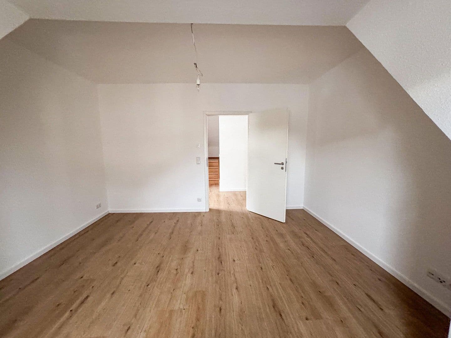 Pronájem bytu 3+1 115 m², Groß-Gerau, Hessen Pronájem bytu 3+1 115 m², Groß-Gerau, Hessen