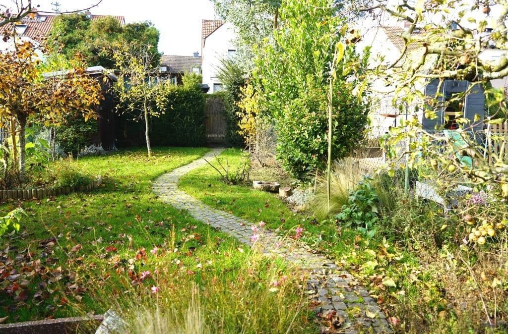 Prodej domu 100 m², pozemek 202 m², Arnstädter Weg 20, Frankfurt, Hessen Prodej domu 100 m², pozemek 202 m², Arnstädter Weg 20, Frankfurt, Hessen