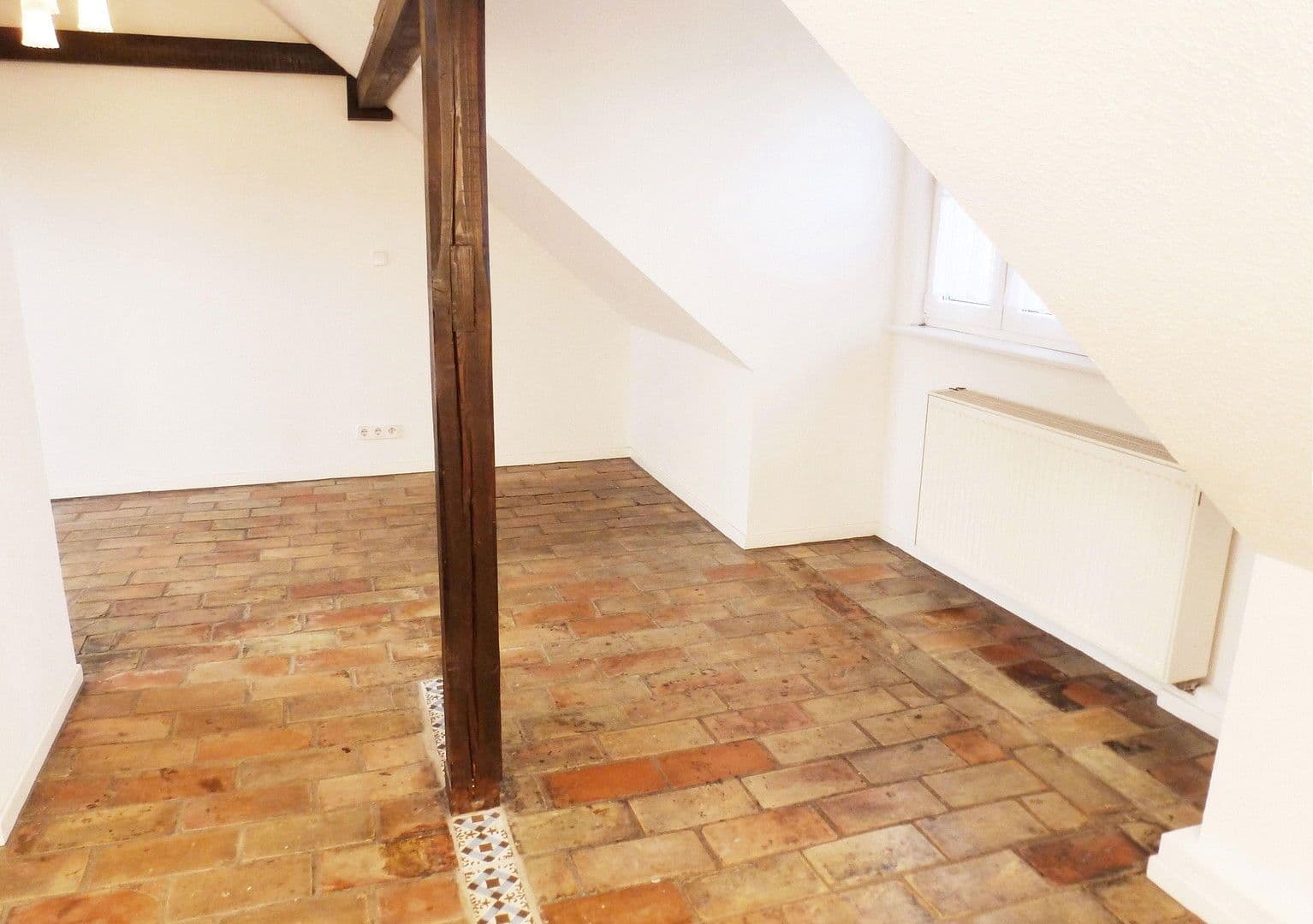 Prodej domu 100 m², pozemek 202 m², Arnstädter Weg 20, Frankfurt, Hessen Prodej domu 100 m², pozemek 202 m², Arnstädter Weg 20, Frankfurt, Hessen