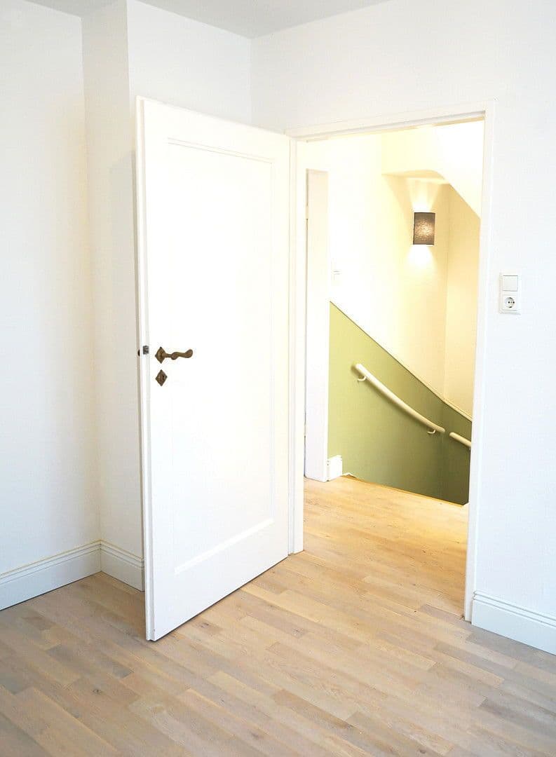 Prodej domu 100 m², pozemek 202 m², Arnstädter Weg 20, Frankfurt, Hessen Prodej domu 100 m², pozemek 202 m², Arnstädter Weg 20, Frankfurt, Hessen