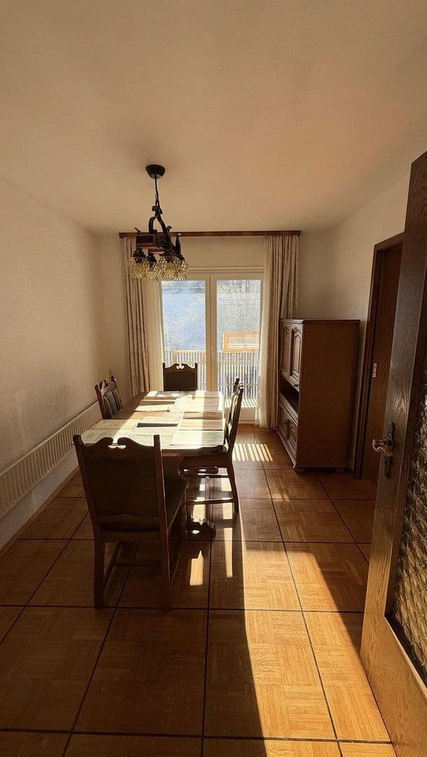 Prodej domu 200 m², pozemek 499 m², Rossentalstraße 122, Albstadt, Bádensko-Württembersko Prodej domu 200 m², pozemek 499 m², Rossentalstraße 122, Albstadt, Bádensko-Württembersko