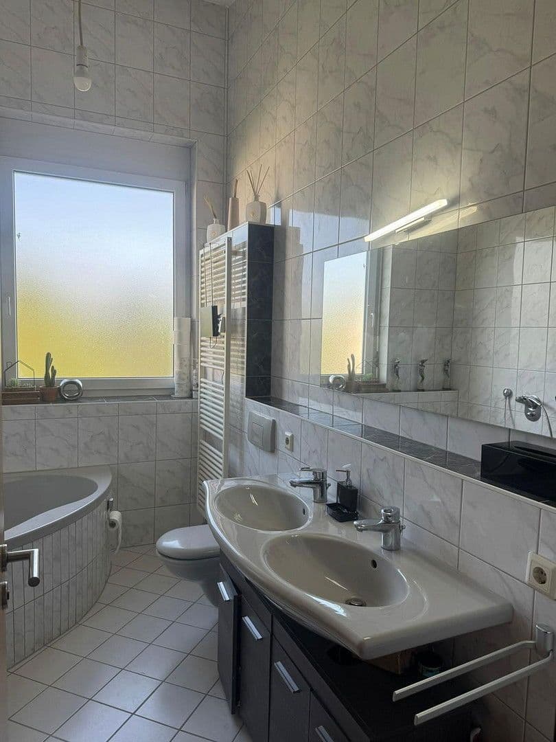 Pronájem bytu 3+1 80 m², Kansasstrase, Kornwestheim, Bádensko-Württembersko Pronájem bytu 3+1 80 m², Kansasstrase, Kornwestheim, Bádensko-Württembersko