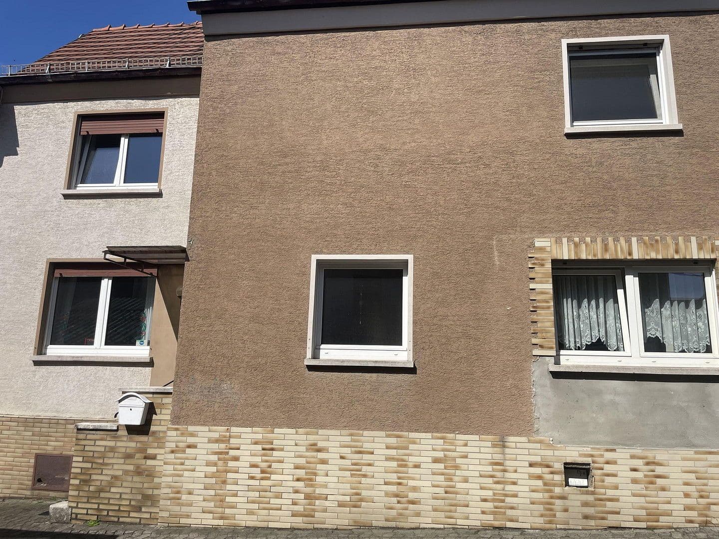 Prodej domu 280 m², pozemek 390 m², Großen-Busecker Str. 17, Buseck, Hessen Prodej domu 280 m², pozemek 390 m², Großen-Busecker Str. 17, Buseck, Hessen