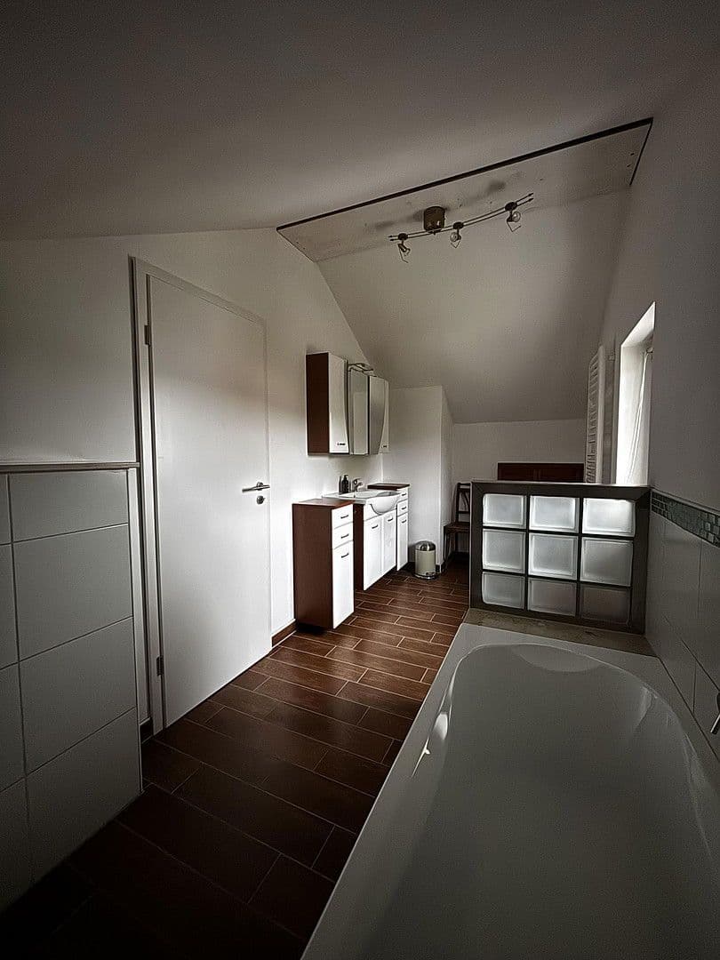 Prodej domu 273 m², pozemek 655 m², Einbeck, Dolní Sasko Prodej domu 273 m², pozemek 655 m², Einbeck, Dolní Sasko