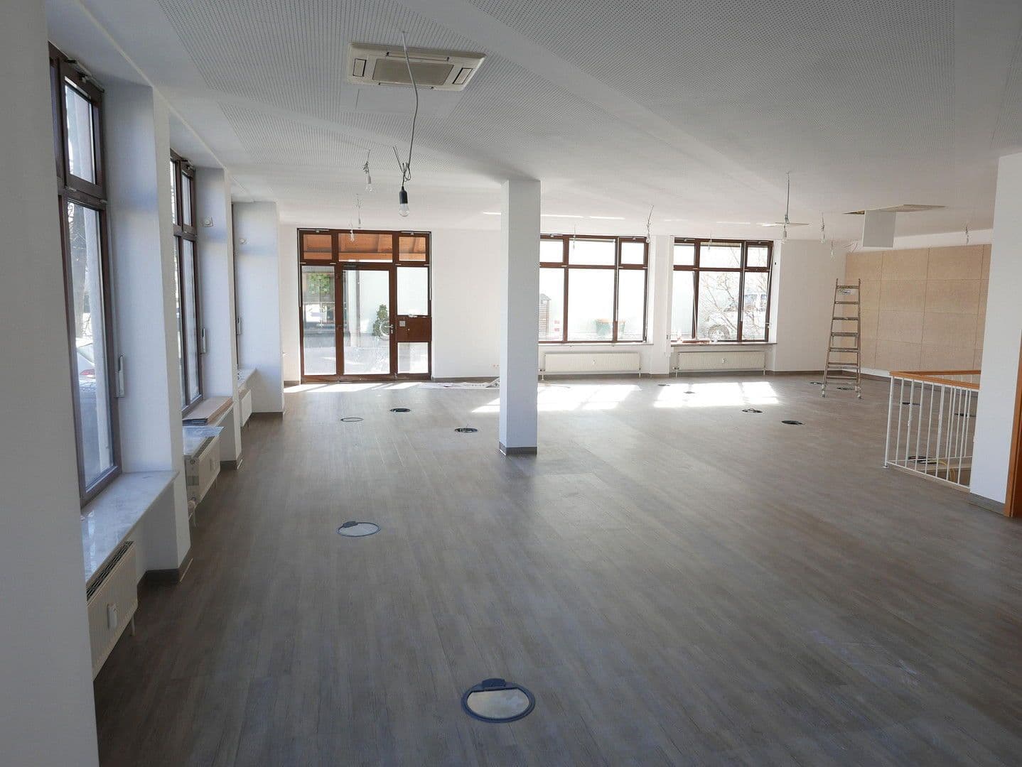 Pronájem kanceláře 220 m², Dorfstr. 6, Hohenbrunn, Bavorsko Pronájem kanceláře 220 m², Dorfstr. 6, Hohenbrunn, Bavorsko