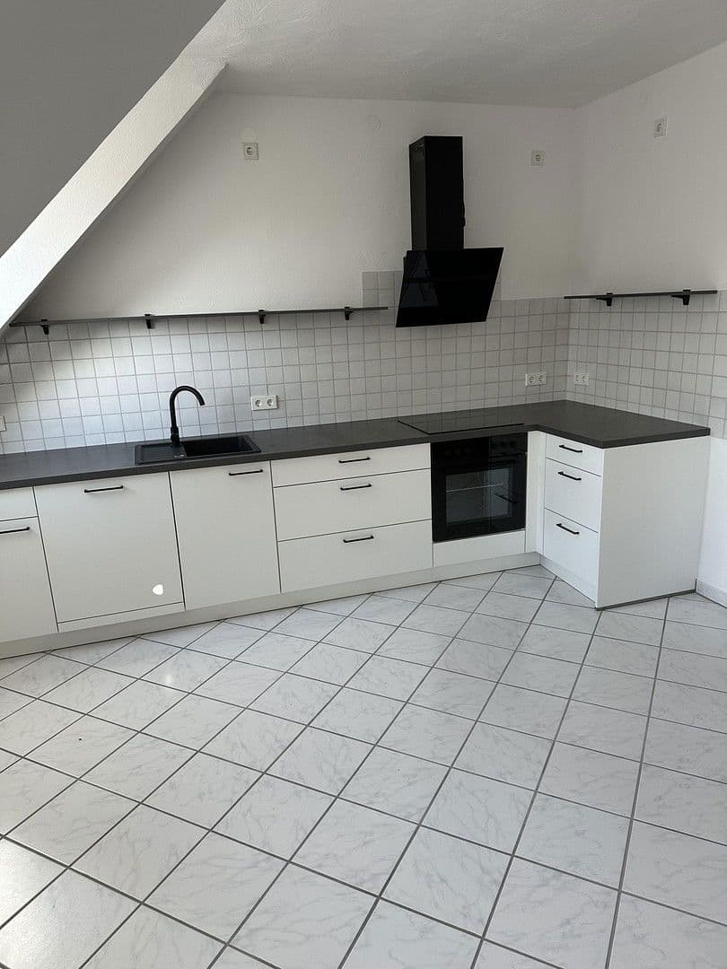 Pronájem bytu 2+1 105 m², Kirchstraße 2, Saarbrücken, Země Sársko Pronájem bytu 2+1 105 m², Kirchstraße 2, Saarbrücken, Země Sársko