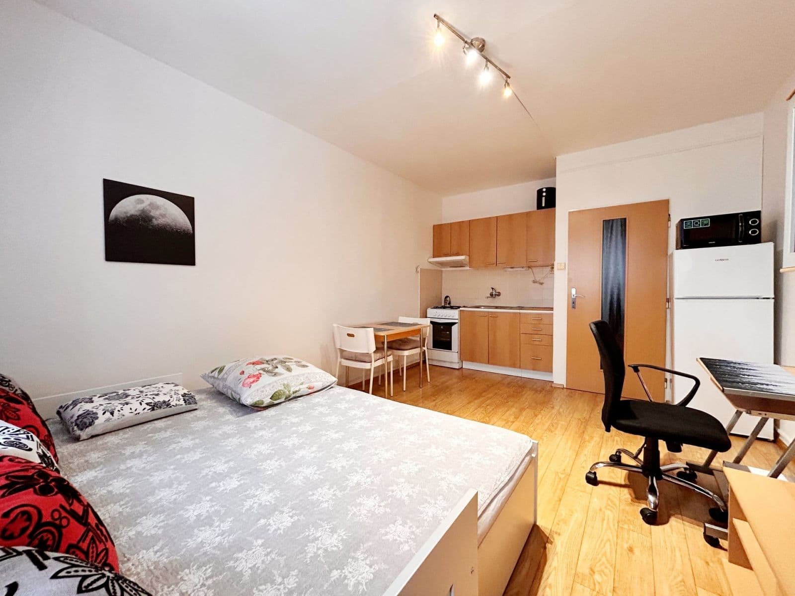 Pronájem bytu 1+kk 24 m², Káranská, Praha, Praha Pronájem bytu 1+kk 24 m², Káranská, Praha, Praha