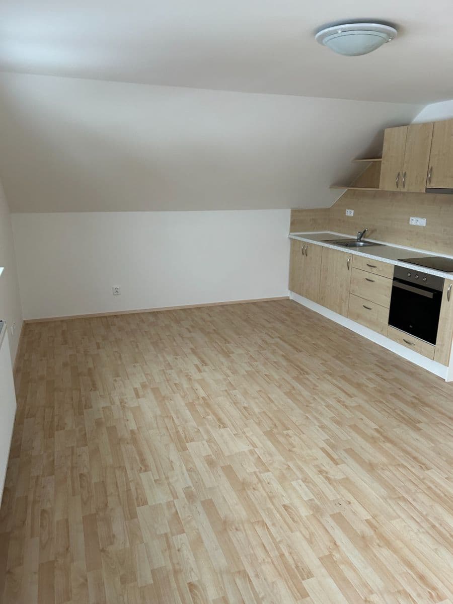 Pronájem bytu 1+kk 42 m², Nová Ves, Středočeský kraj Pronájem bytu 1+kk 42 m², Nová Ves, Středočeský kraj