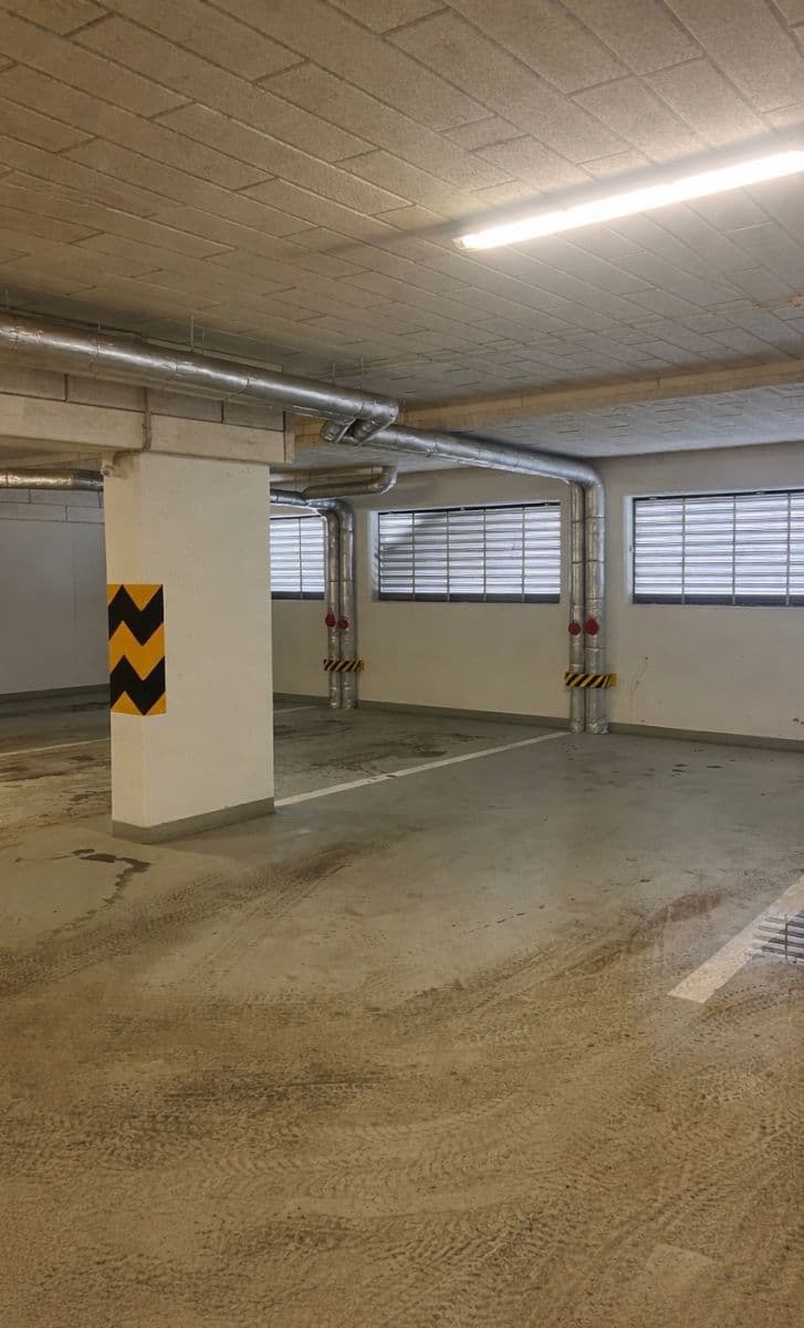 Pronájem garáže 15 m², Miloše Havla, Praha, Praha Pronájem garáže 15 m², Miloše Havla, Praha, Praha