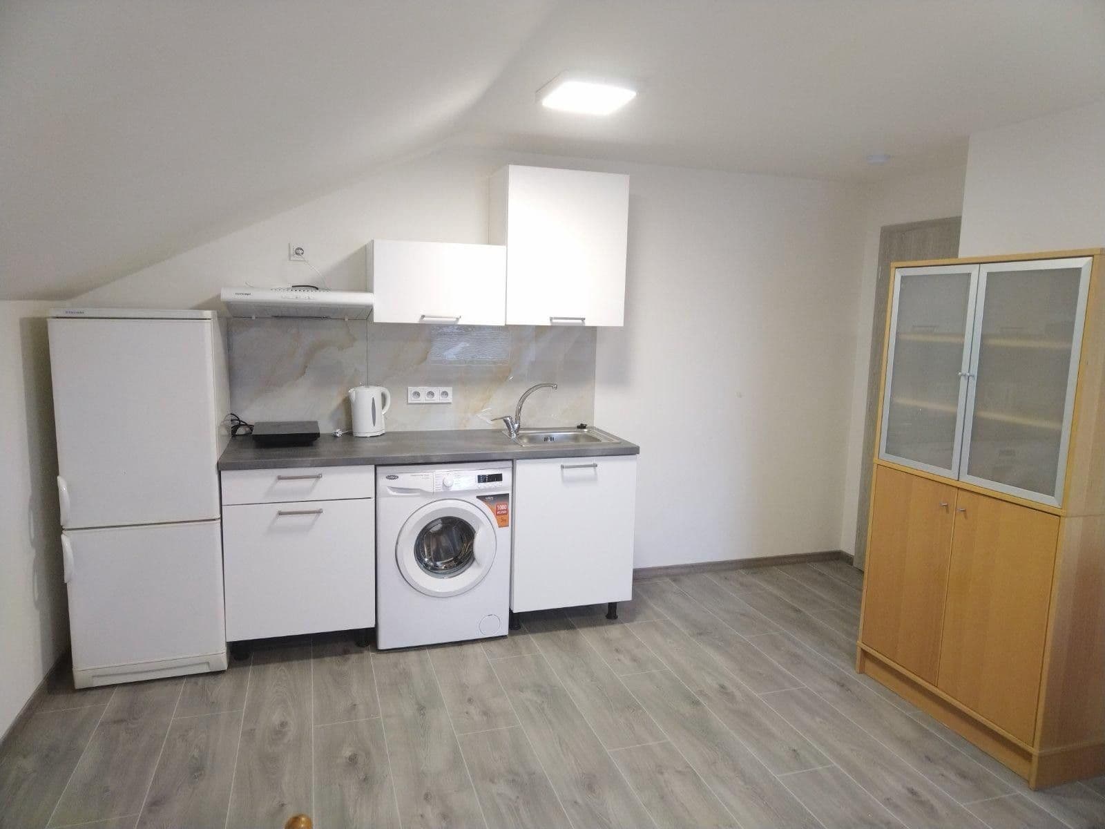 Pronájem bytu 1+kk 35 m², Nesměřická, Praha, Praha Pronájem bytu 1+kk 35 m², Nesměřická, Praha, Praha
