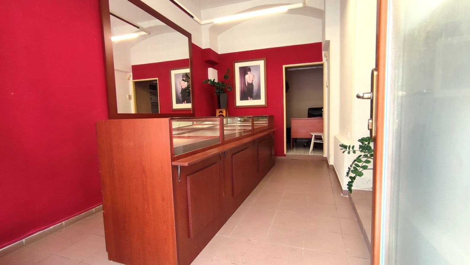 Pronájem nebytového prostoru 20 m², Smilova, Pardubice, Pardubický kraj Pronájem nebytového prostoru 20 m², Smilova, Pardubice, Pardubický kraj