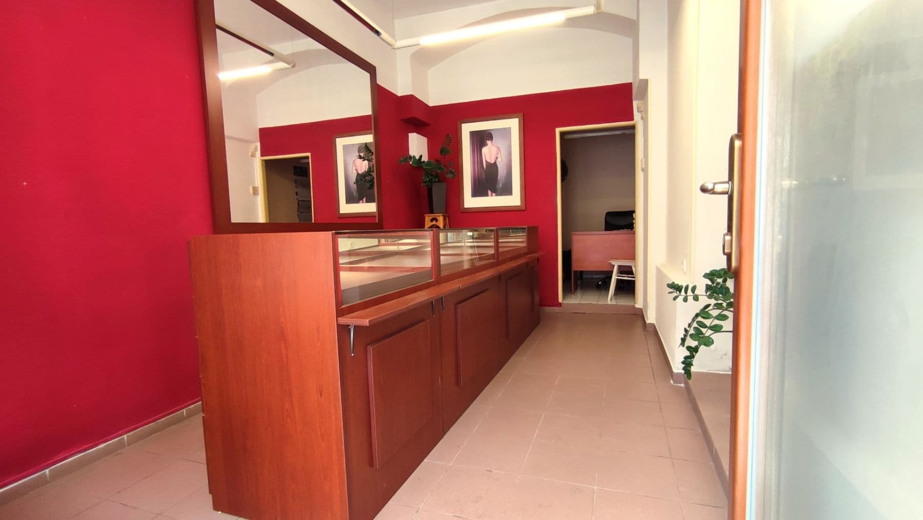 Pronájem nebytového prostoru 20 m², Smilova, Pardubice, Pardubický kraj Pronájem nebytového prostoru 20 m², Smilova, Pardubice, Pardubický kraj