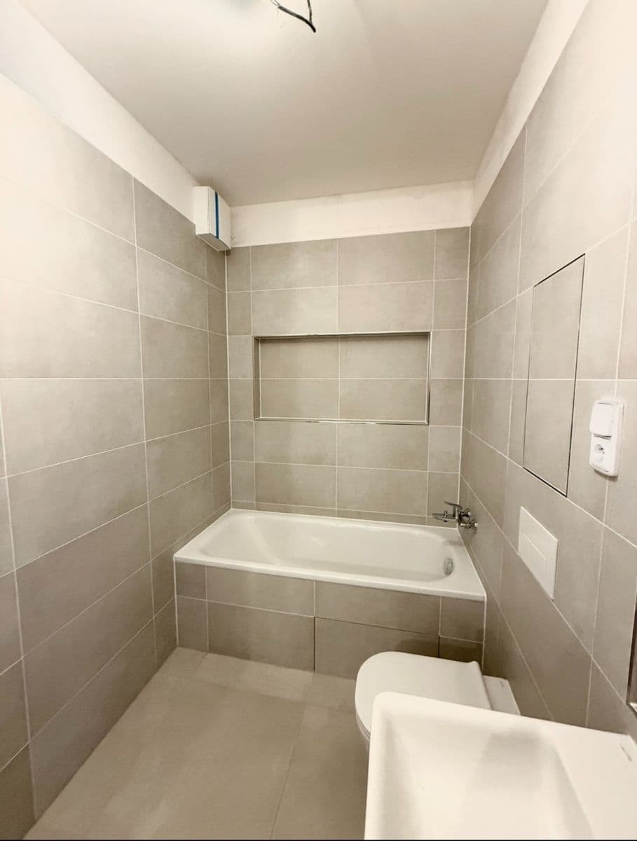 Pronájem bytu 2+kk 37 m², Nádražní, Kralupy nad Vltavou, Středočeský kraj Pronájem bytu 2+kk 37 m², Nádražní, Kralupy nad Vltavou, Středočeský kraj