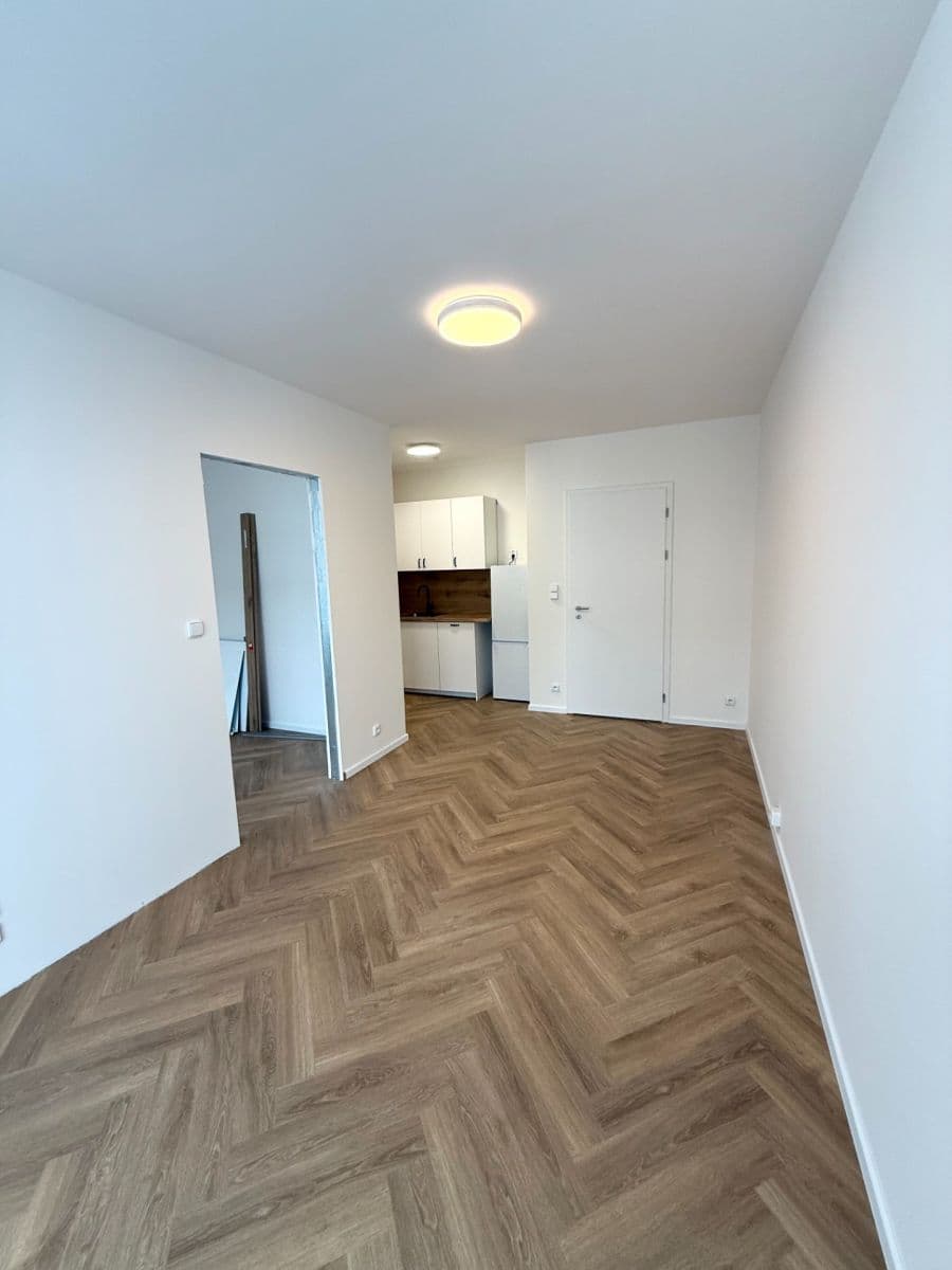 Pronájem bytu 2+kk 37 m², Nádražní, Kralupy nad Vltavou, Středočeský kraj Pronájem bytu 2+kk 37 m², Nádražní, Kralupy nad Vltavou, Středočeský kraj