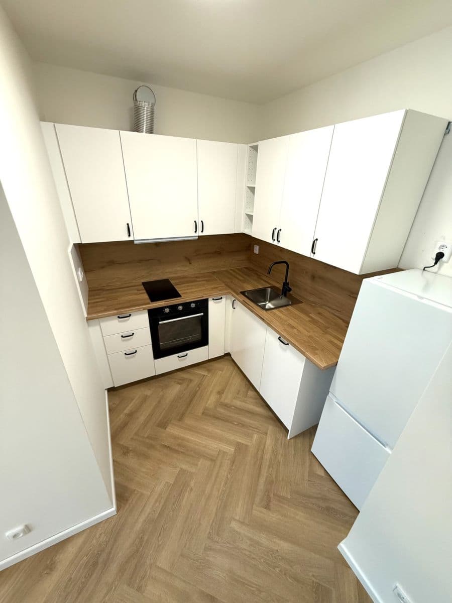 Pronájem bytu 2+kk 37 m², Nádražní, Kralupy nad Vltavou, Středočeský kraj Pronájem bytu 2+kk 37 m², Nádražní, Kralupy nad Vltavou, Středočeský kraj