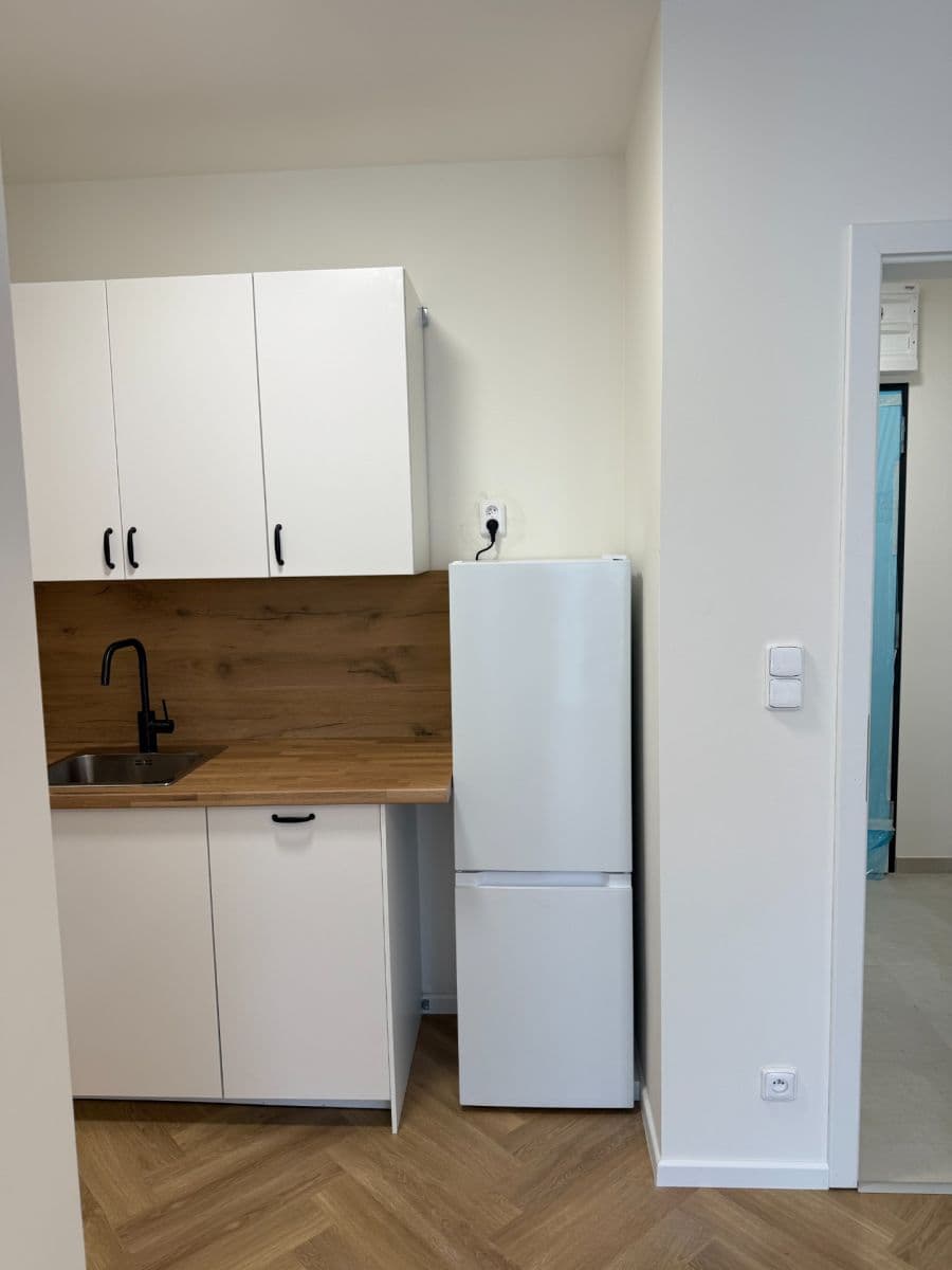 Pronájem bytu 2+kk 37 m², Nádražní, Kralupy nad Vltavou, Středočeský kraj Pronájem bytu 2+kk 37 m², Nádražní, Kralupy nad Vltavou, Středočeský kraj