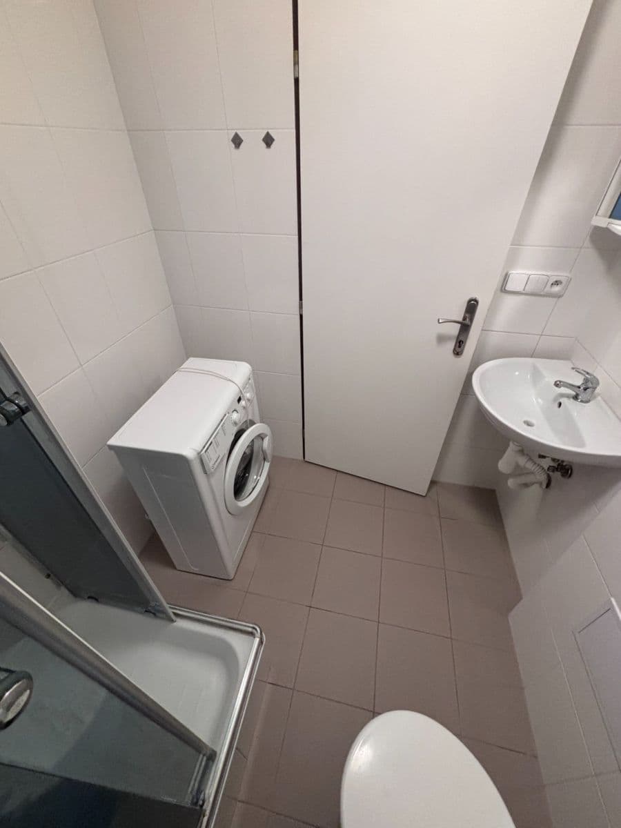 Pronájem bytu 1+kk 30 m², Kladenská, Praha, Praha Pronájem bytu 1+kk 30 m², Kladenská, Praha, Praha