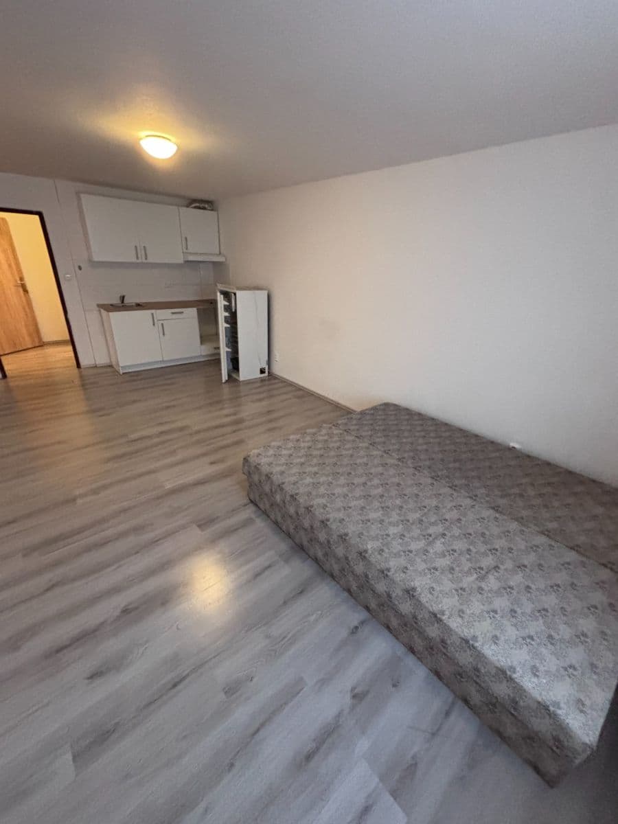 Pronájem bytu 1+kk 30 m², Kladenská, Praha, Praha Pronájem bytu 1+kk 30 m², Kladenská, Praha, Praha
