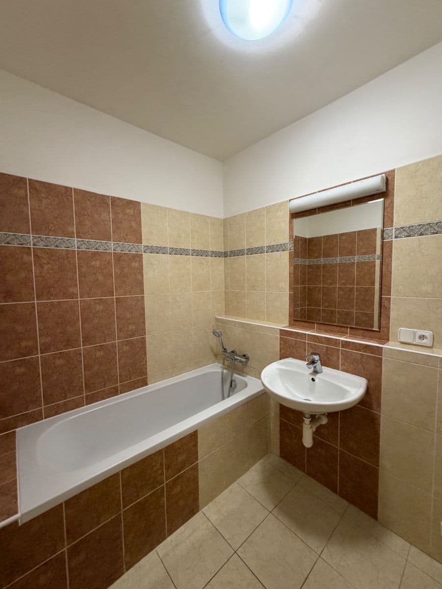 Pronájem bytu 2+kk 65 m², Vyšehořovická, Nehvizdy, Středočeský kraj Pronájem bytu 2+kk 65 m², Vyšehořovická, Nehvizdy, Středočeský kraj