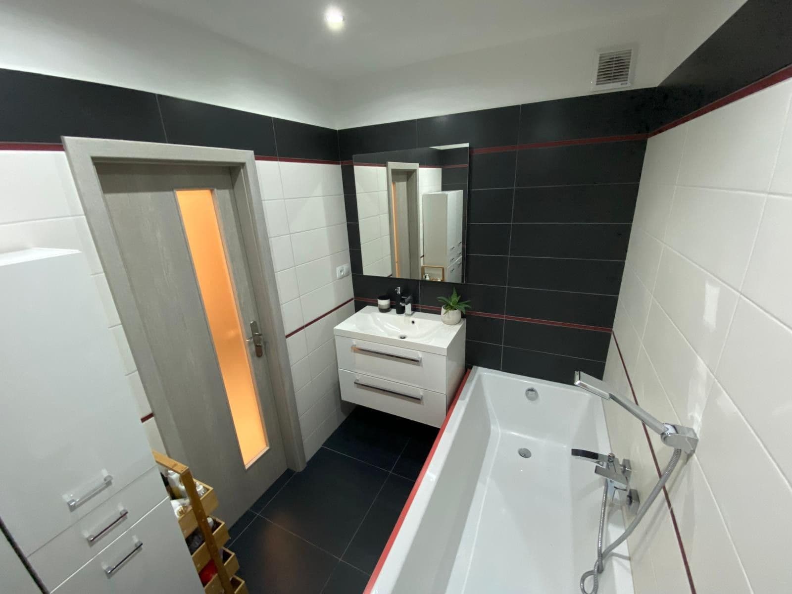 Prodej bytu 3+1 67 m², M. Chlajna, České Budějovice, Jihočeský kraj Prodej bytu 3+1 67 m², M. Chlajna, České Budějovice, Jihočeský kraj