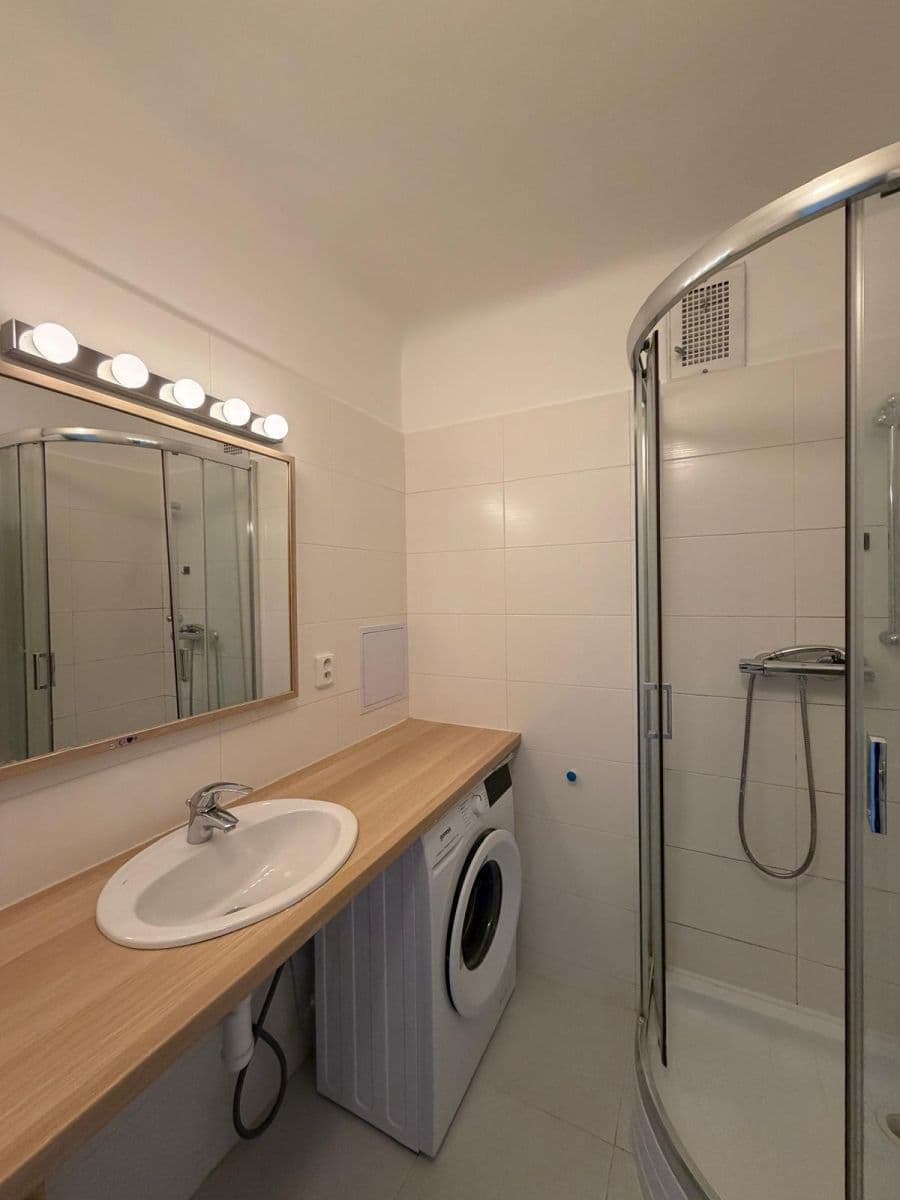 Pronájem bytu 2+1 65 m², Novorossijská, Praha, Praha Pronájem bytu 2+1 65 m², Novorossijská, Praha, Praha