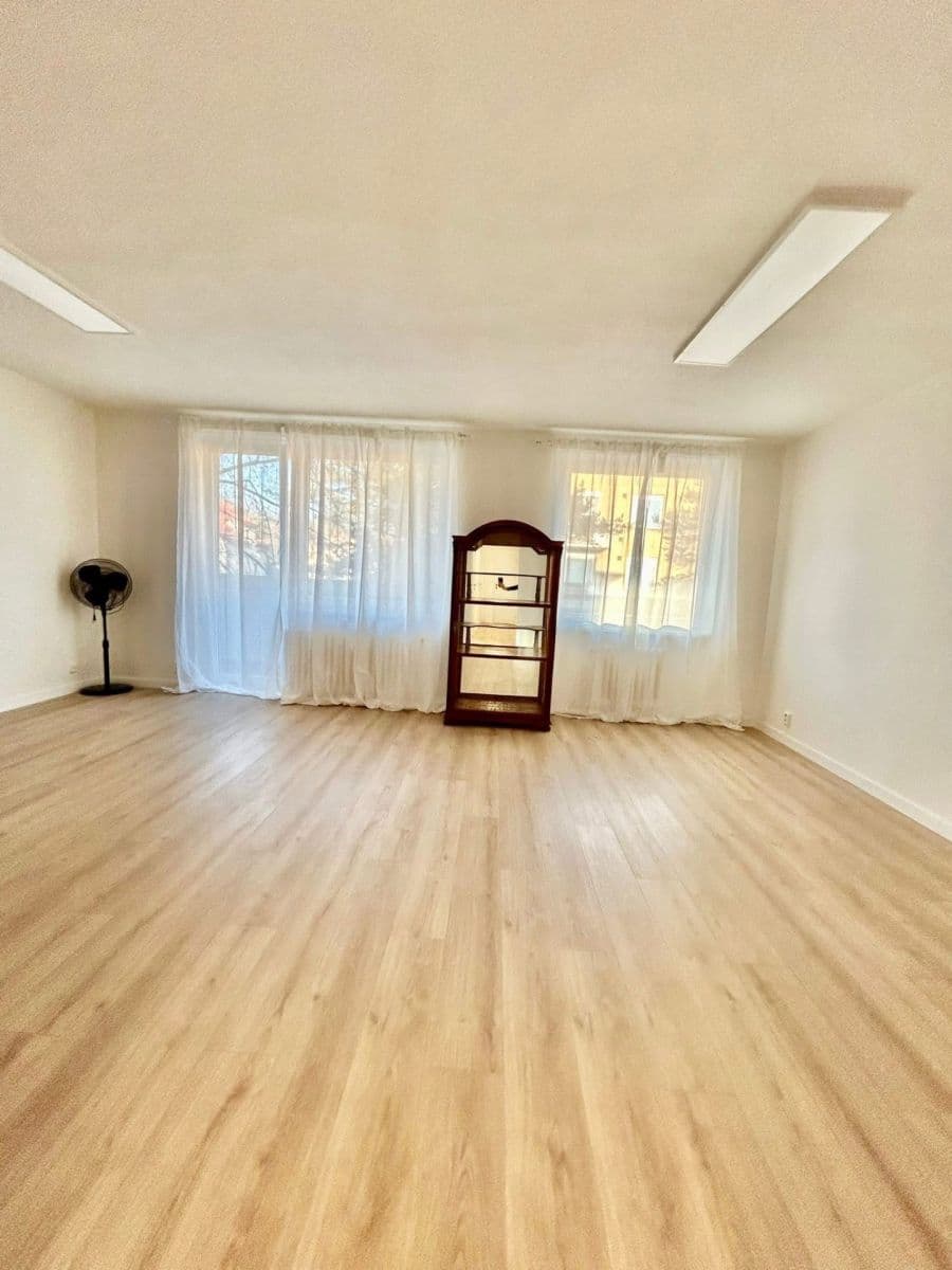 Pronájem bytu 2+1 79 m², Pod Vrstevnicí, Praha, Praha Pronájem bytu 2+1 79 m², Pod Vrstevnicí, Praha, Praha