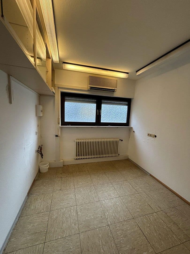 Pronájem kanceláře 250 m², Mutterstadt, Porýní-Falc Pronájem kanceláře 250 m², Mutterstadt, Porýní-Falc