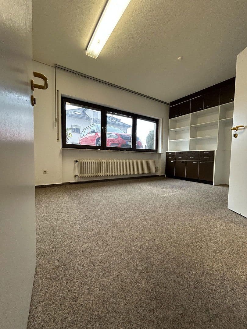 Pronájem kanceláře 250 m², Mutterstadt, Porýní-Falc Pronájem kanceláře 250 m², Mutterstadt, Porýní-Falc