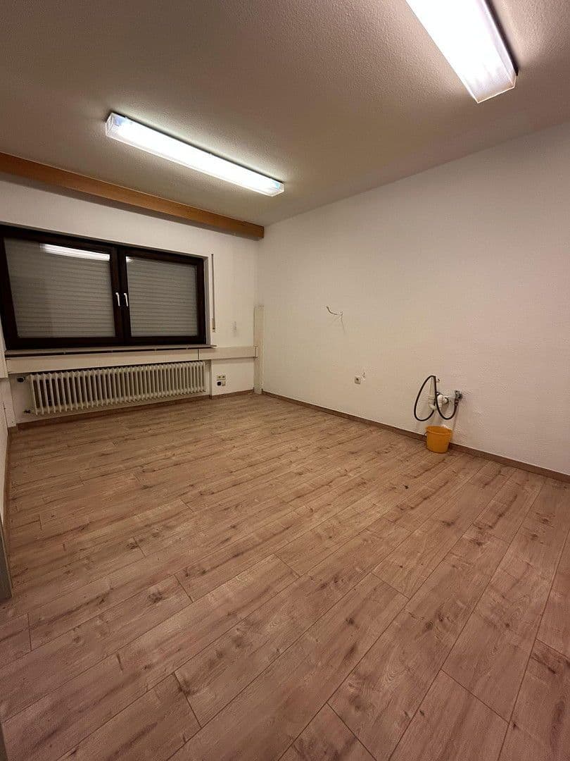 Pronájem kanceláře 250 m², Mutterstadt, Porýní-Falc Pronájem kanceláře 250 m², Mutterstadt, Porýní-Falc