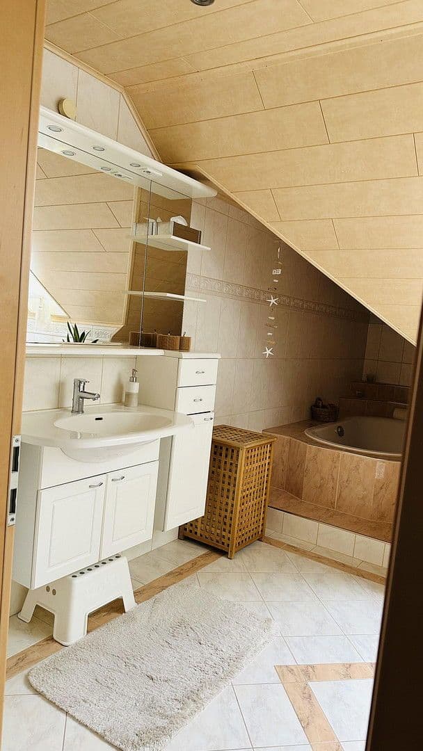 Pronájem bytu 4+kk 130 m², Tauberbischofsheim, Bádensko-Württembersko Pronájem bytu 4+kk 130 m², Tauberbischofsheim, Bádensko-Württembersko