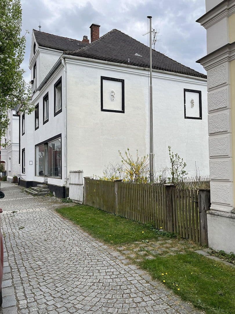 Prodej domu 212 m², pozemek 906 m², Bahnhofstraße 3, Gangkofen, Bavorsko Prodej domu 212 m², pozemek 906 m², Bahnhofstraße 3, Gangkofen, Bavorsko