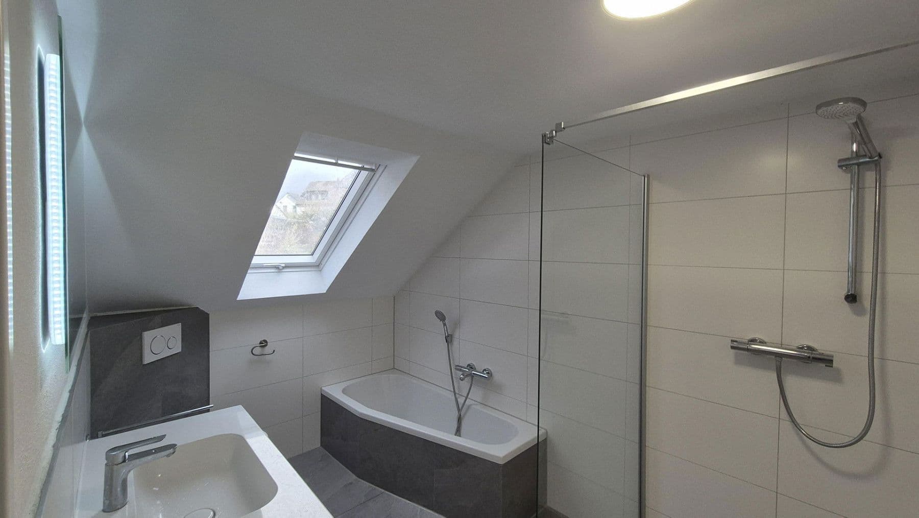 Prodej domu 155 m², pozemek 168 m², Pforzheim, Bádensko-Württembersko Prodej domu 155 m², pozemek 168 m², Pforzheim, Bádensko-Württembersko