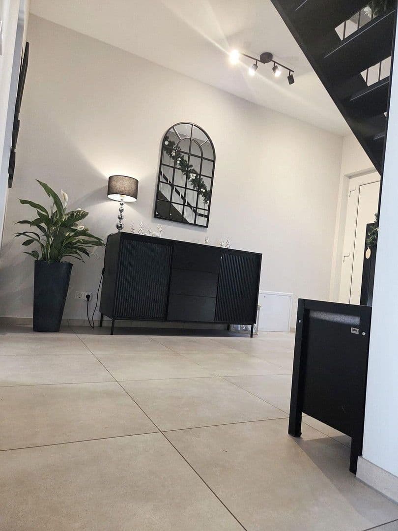 Prodej domu 130 m², pozemek 439 m², Solingen, Severní Porýní-Vestfálsko Prodej domu 130 m², pozemek 439 m², Solingen, Severní Porýní-Vestfálsko