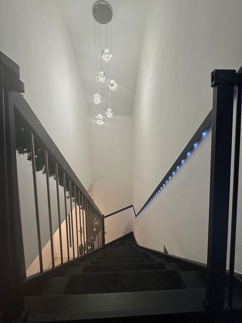 Prodej domu 130 m², pozemek 439 m², Solingen, Severní Porýní-Vestfálsko Prodej domu 130 m², pozemek 439 m², Solingen, Severní Porýní-Vestfálsko