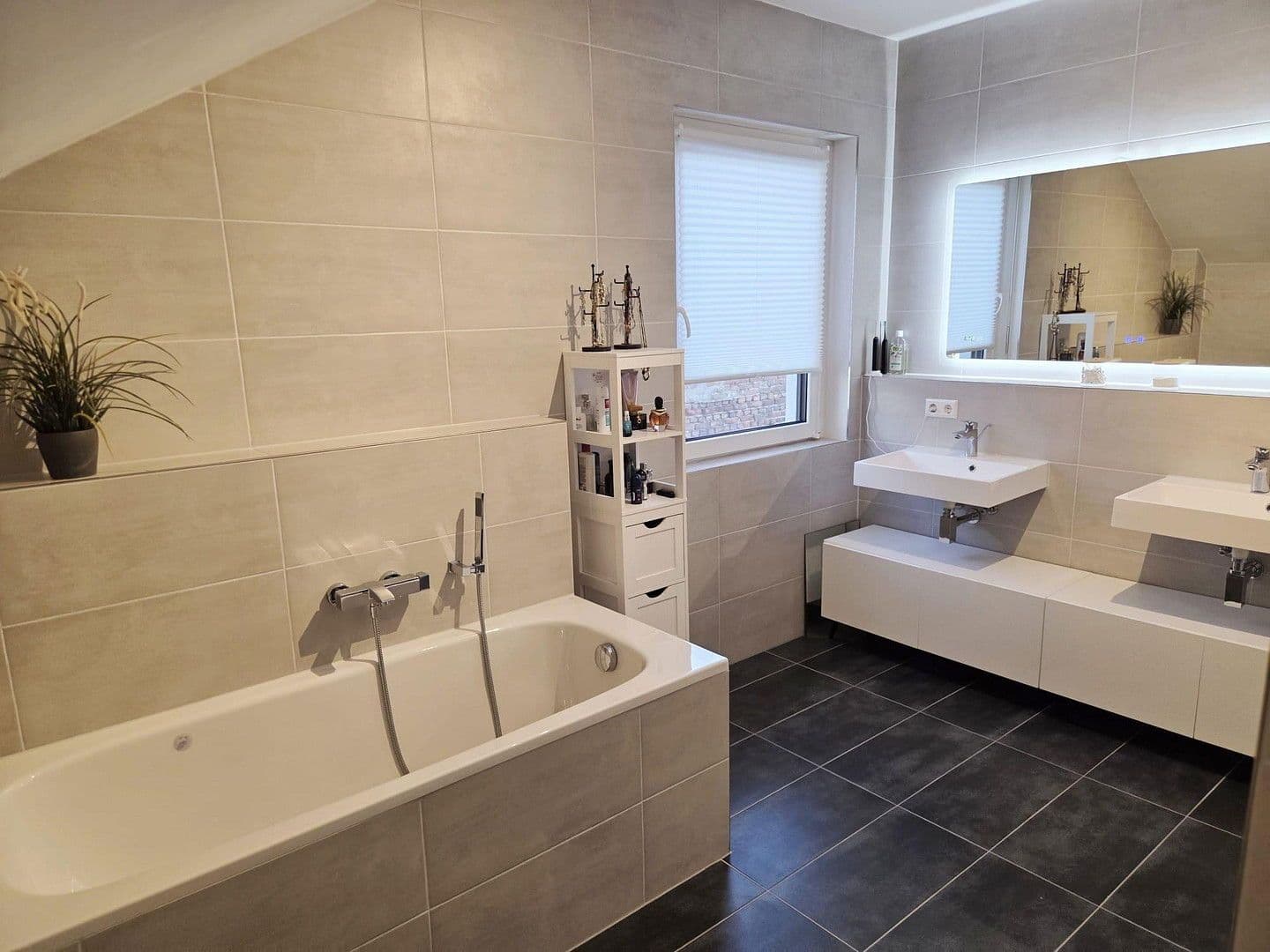 Prodej domu 130 m², pozemek 439 m², Solingen, Severní Porýní-Vestfálsko Prodej domu 130 m², pozemek 439 m², Solingen, Severní Porýní-Vestfálsko