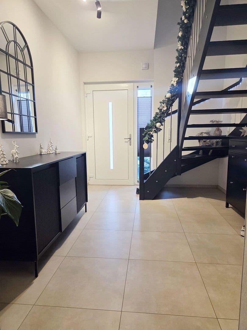 Prodej domu 130 m², pozemek 439 m², Solingen, Severní Porýní-Vestfálsko Prodej domu 130 m², pozemek 439 m², Solingen, Severní Porýní-Vestfálsko