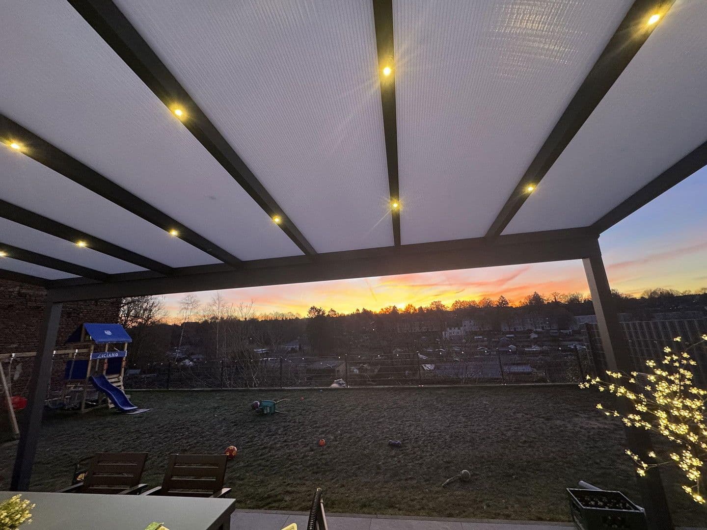 Prodej domu 130 m², pozemek 439 m², Solingen, Severní Porýní-Vestfálsko Prodej domu 130 m², pozemek 439 m², Solingen, Severní Porýní-Vestfálsko