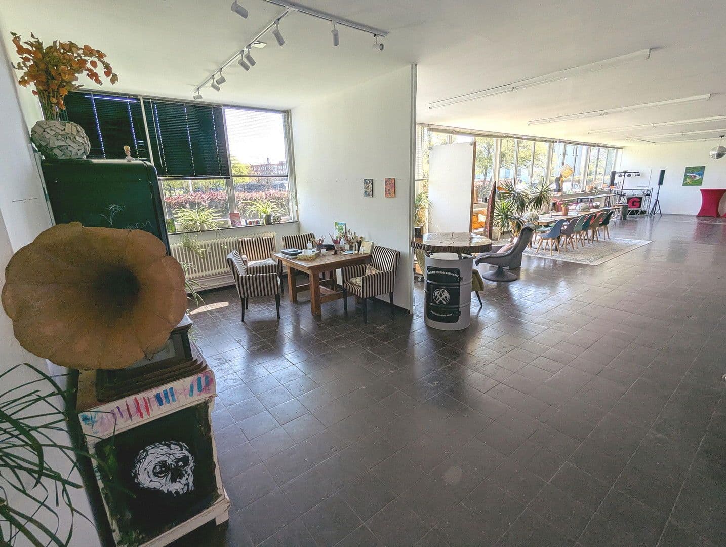 Pronájem nebytového prostoru 300 m², Oberzwehrener Straße 2-4, Baunatal, Hessen Pronájem nebytového prostoru 300 m², Oberzwehrener Straße 2-4, Baunatal, Hessen