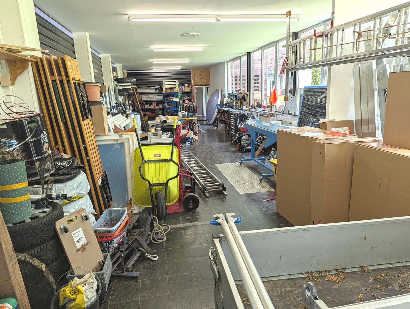 Pronájem nebytového prostoru 300 m², Oberzwehrener Straße 2-4, Baunatal, Hessen Pronájem nebytového prostoru 300 m², Oberzwehrener Straße 2-4, Baunatal, Hessen