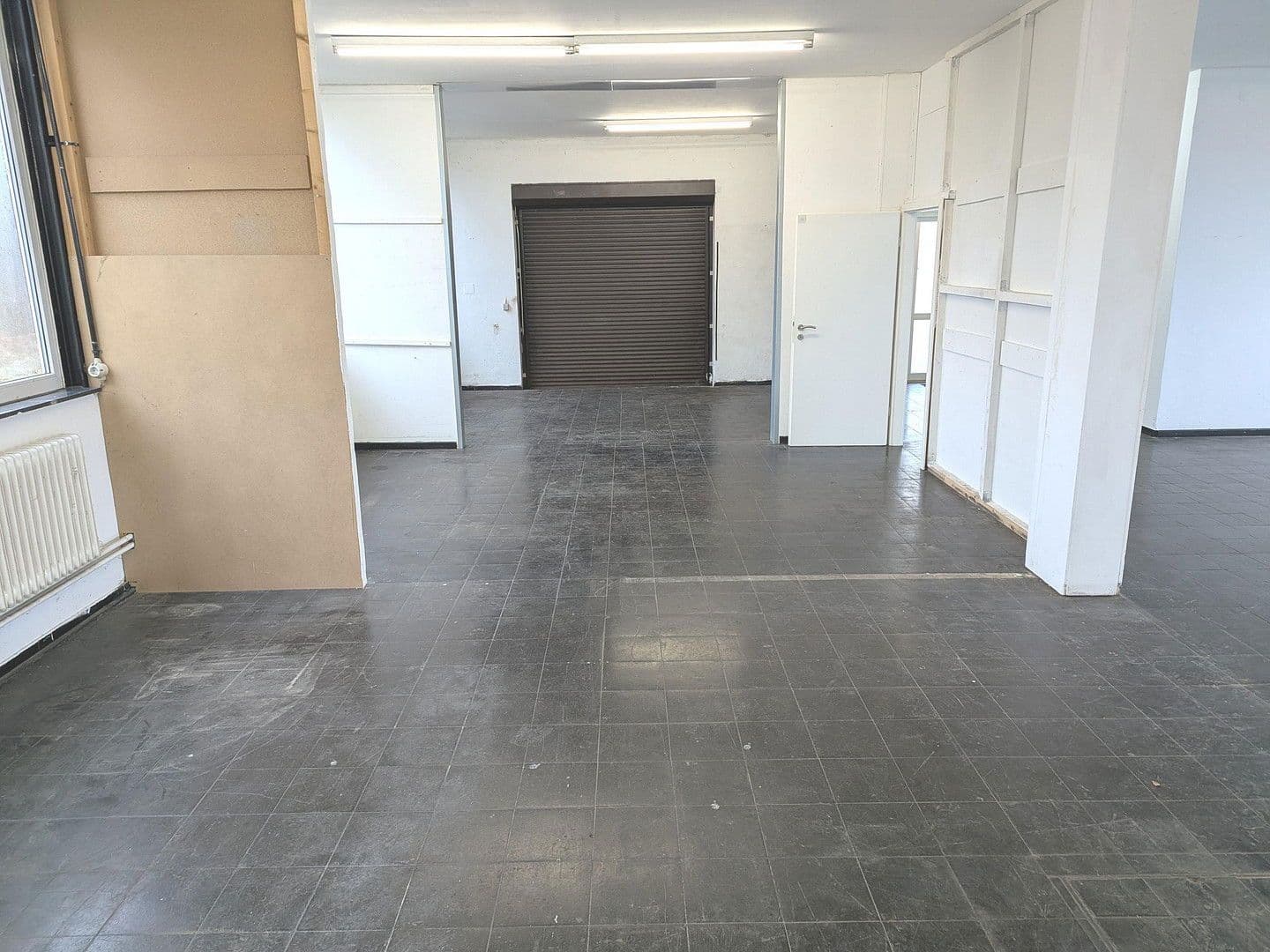 Pronájem nebytového prostoru 300 m², Oberzwehrener Straße 2-4, Baunatal, Hessen Pronájem nebytového prostoru 300 m², Oberzwehrener Straße 2-4, Baunatal, Hessen