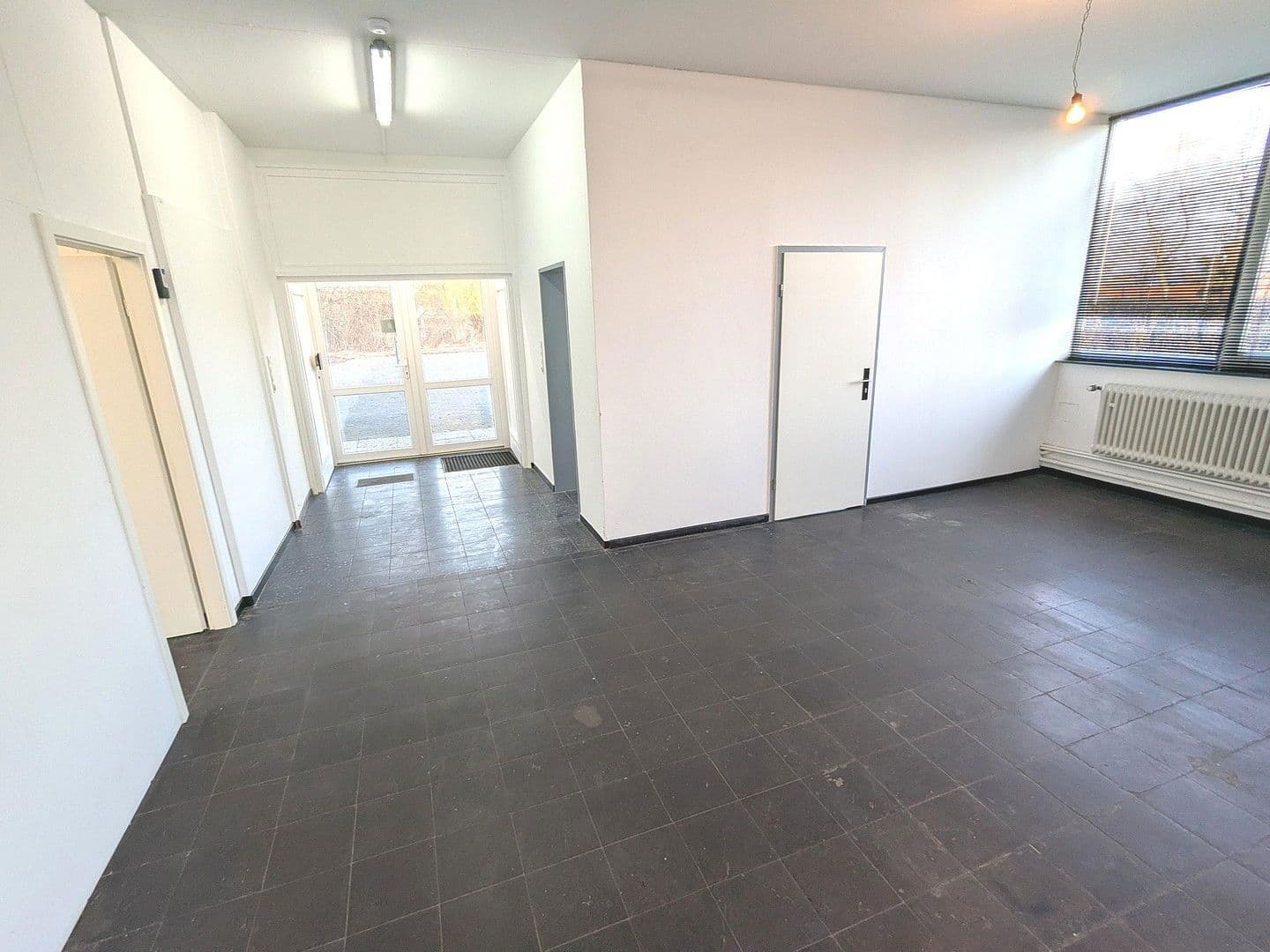 Pronájem nebytového prostoru 300 m², Oberzwehrener Straße 2-4, Baunatal, Hessen Pronájem nebytového prostoru 300 m², Oberzwehrener Straße 2-4, Baunatal, Hessen