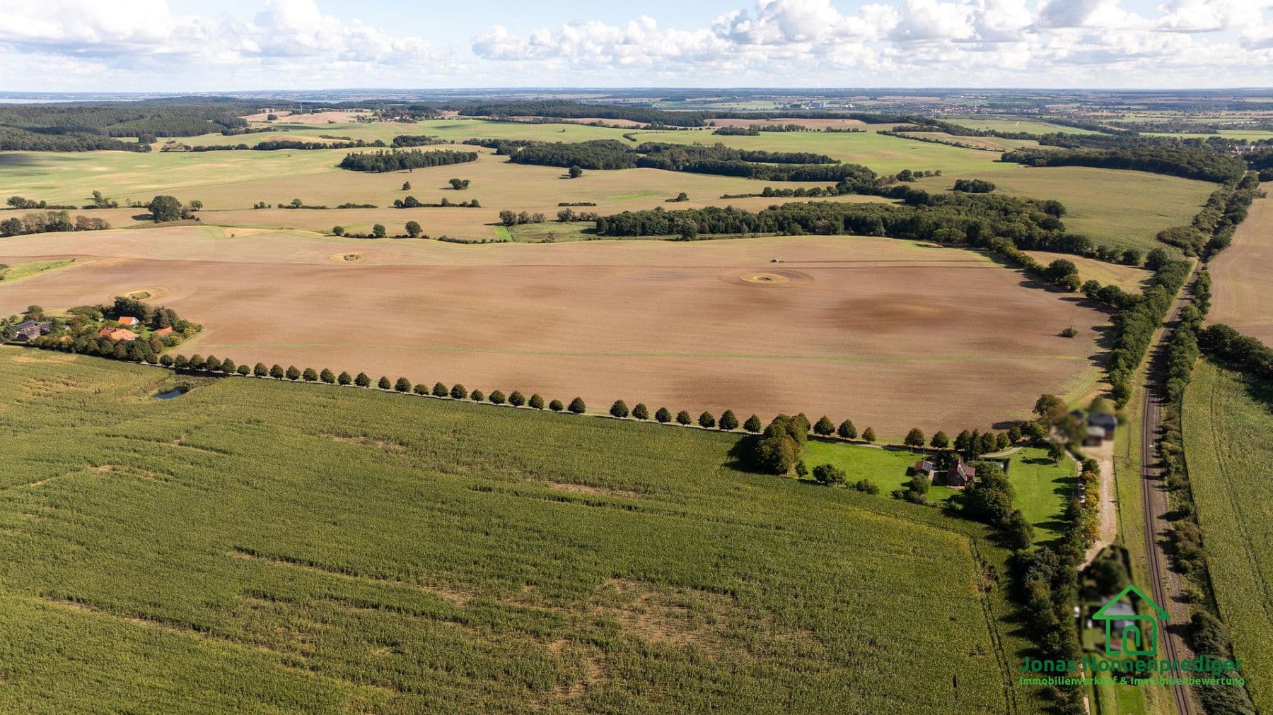 Prodej domu 185 m², pozemek 8.658 m², Bahnhofsweg 8, Alt Sührkow, Mecklenburg-Vorpommern Prodej domu 185 m², pozemek 8.658 m², Bahnhofsweg 8, Alt Sührkow, Mecklenburg-Vorpommern