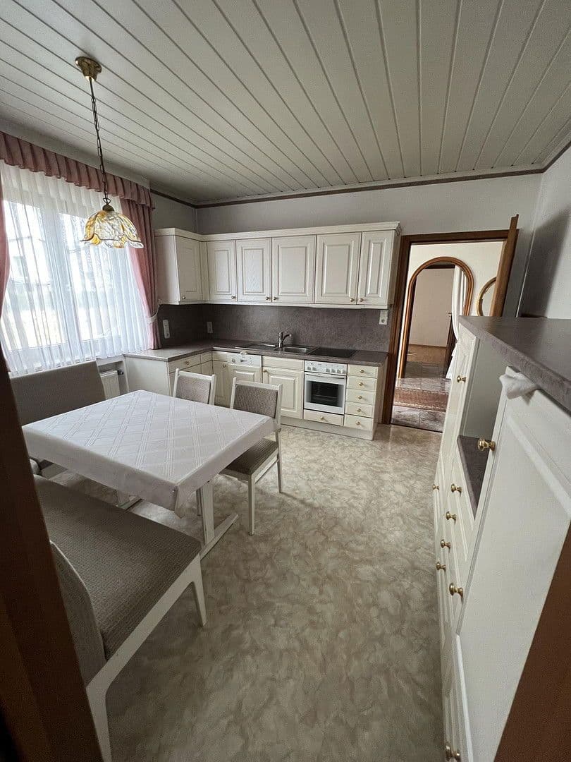 Prodej domu 107 m², pozemek 462 m², Pfarrstraße 17, Ernsgaden, Bavorsko Prodej domu 107 m², pozemek 462 m², Pfarrstraße 17, Ernsgaden, Bavorsko