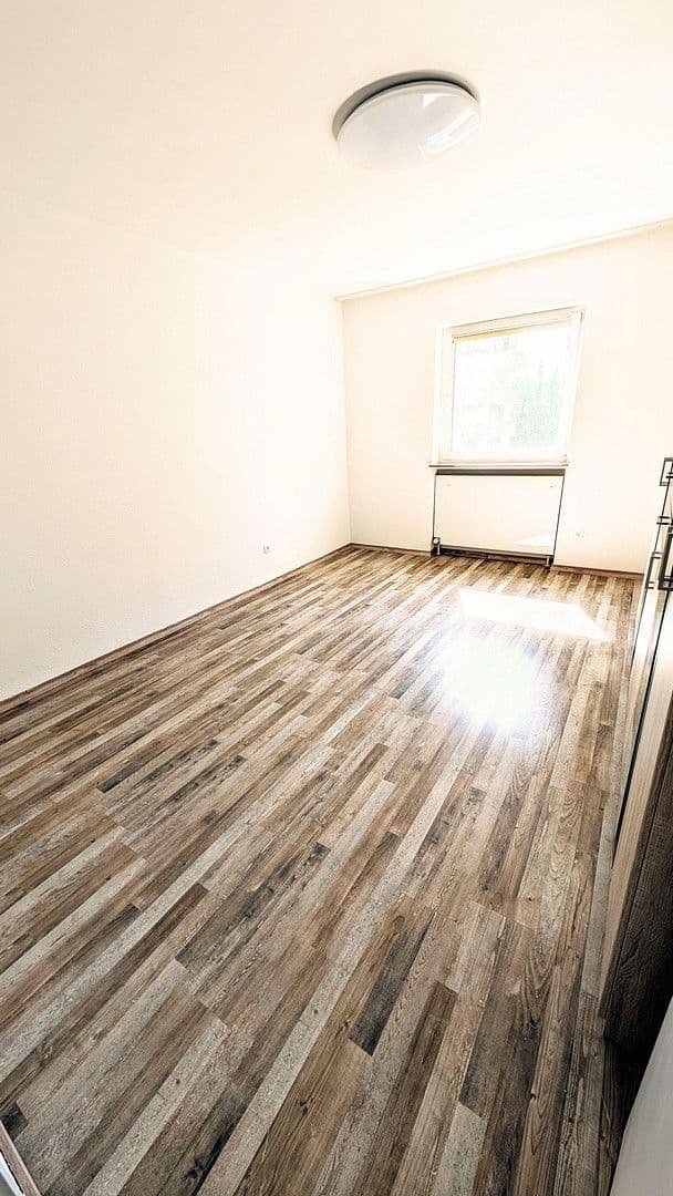 Pronájem bytu 4+1 107 m², Berlinerstrasse 36, Landstuhl, Porýní-Falc Pronájem bytu 4+1 107 m², Berlinerstrasse 36, Landstuhl, Porýní-Falc