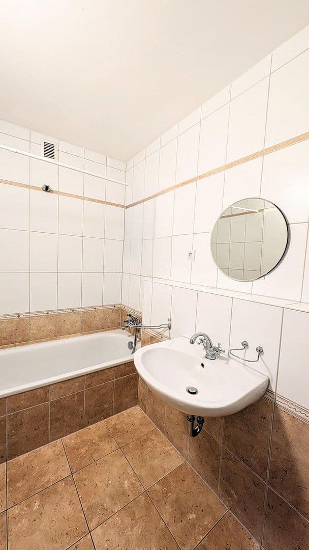 Pronájem bytu 4+1 107 m², Berlinerstrasse 36, Landstuhl, Porýní-Falc Pronájem bytu 4+1 107 m², Berlinerstrasse 36, Landstuhl, Porýní-Falc