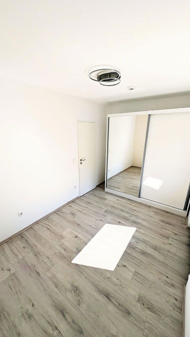 Pronájem bytu 4+1 107 m², Berlinerstrasse 36, Landstuhl, Porýní-Falc Pronájem bytu 4+1 107 m², Berlinerstrasse 36, Landstuhl, Porýní-Falc