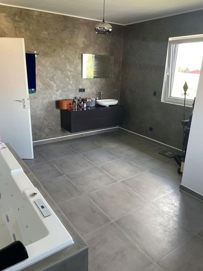 Prodej domu 160 m², pozemek 806 m², Scheppauer Weg 15, Königslutter am Elm, Dolní Sasko Prodej domu 160 m², pozemek 806 m², Scheppauer Weg 15, Königslutter am Elm, Dolní Sasko