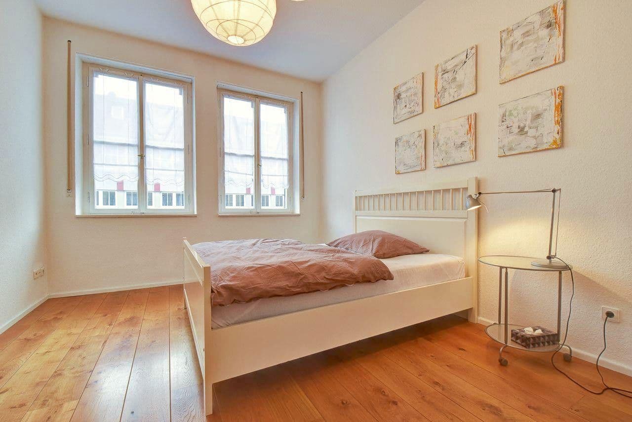 Pronájem bytu 2+1 52 m², Stuttgart, Bádensko-Württembersko Pronájem bytu 2+1 52 m², Stuttgart, Bádensko-Württembersko