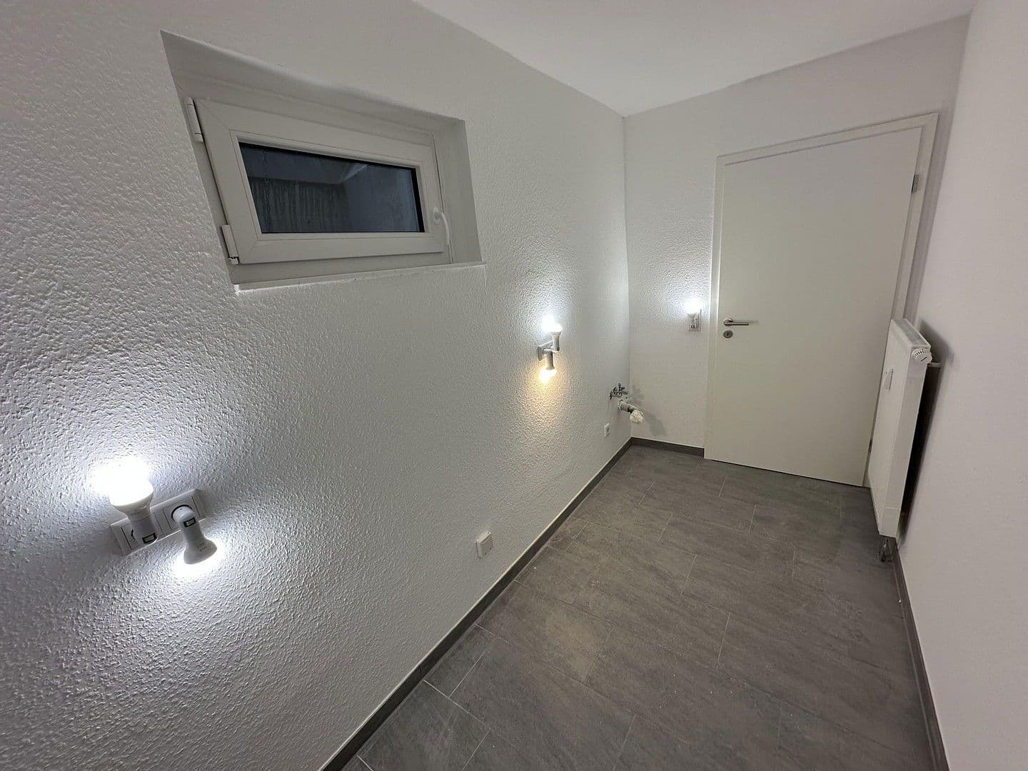 Pronájem bytu 1+1 45 m², Fliederweg 24, Zellingen, Bavorsko Pronájem bytu 1+1 45 m², Fliederweg 24, Zellingen, Bavorsko
